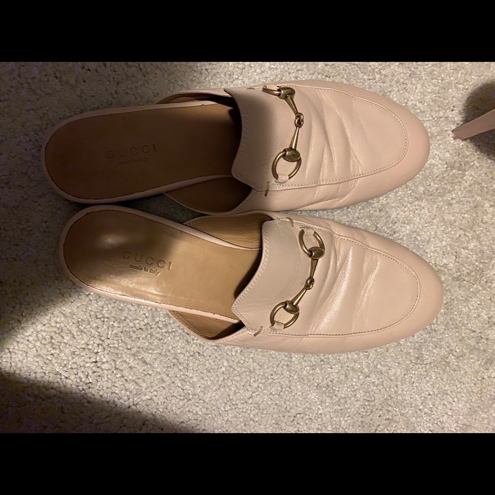 Size 8 Gucci slides in pink